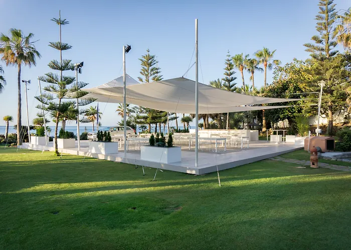 Estepona hotels near Plazoleta Ortiz