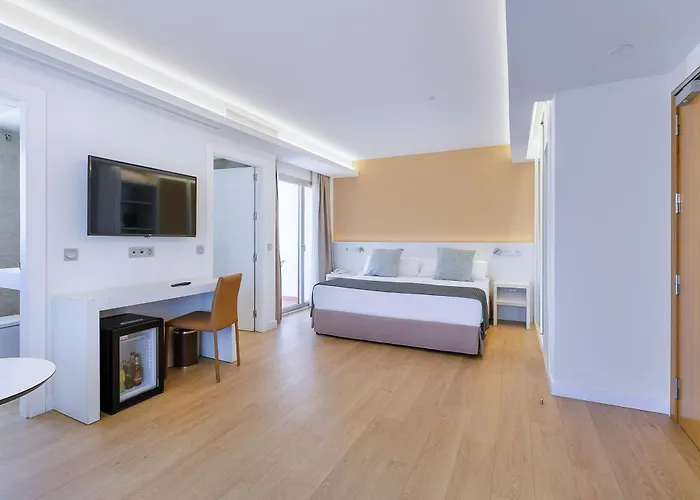 Torremolinos hotels near Beach